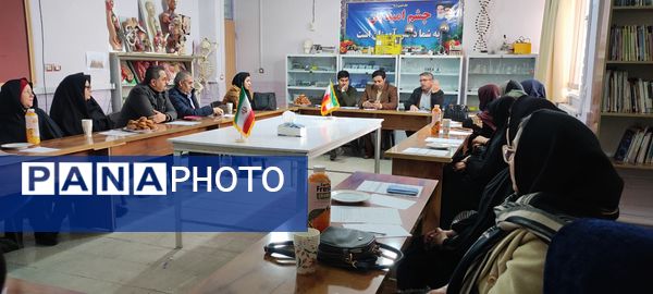 برگزاری کارگاه هدایت تحصیلی پایه نهم در دبیرستان فرزانگان شیروان