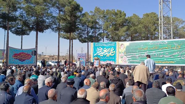 اقامه نماز با شکوه عید فطر به امامت امام جمعه حبیب آباد