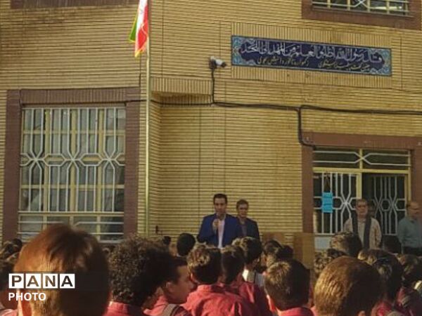 نواخته شدن زنگ مهر در دبیرستان نمونه شهید آیت‌الله خامنه‌ای 