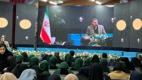 آیین تجلیل از برگزیدگان جشنواره های فرهنگی و هنری قطب خراسان در مشهد