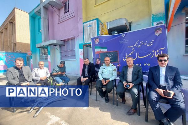 آغاز فصل نو آموزش با حضور شکوفه‌های کلای اولی در کهریزک 