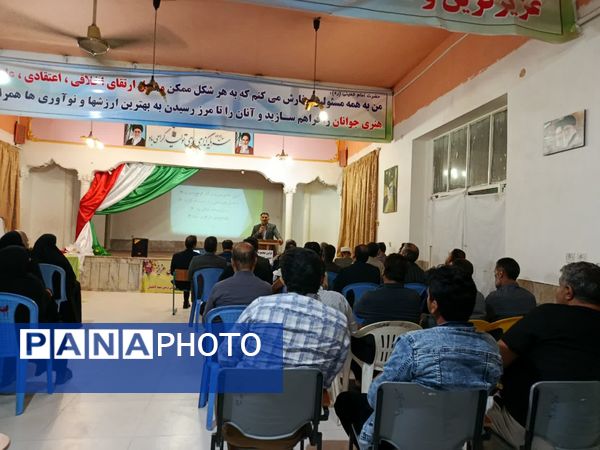 جلسه انجمن اولیا و مربیان در دبیرستان فرزانگان