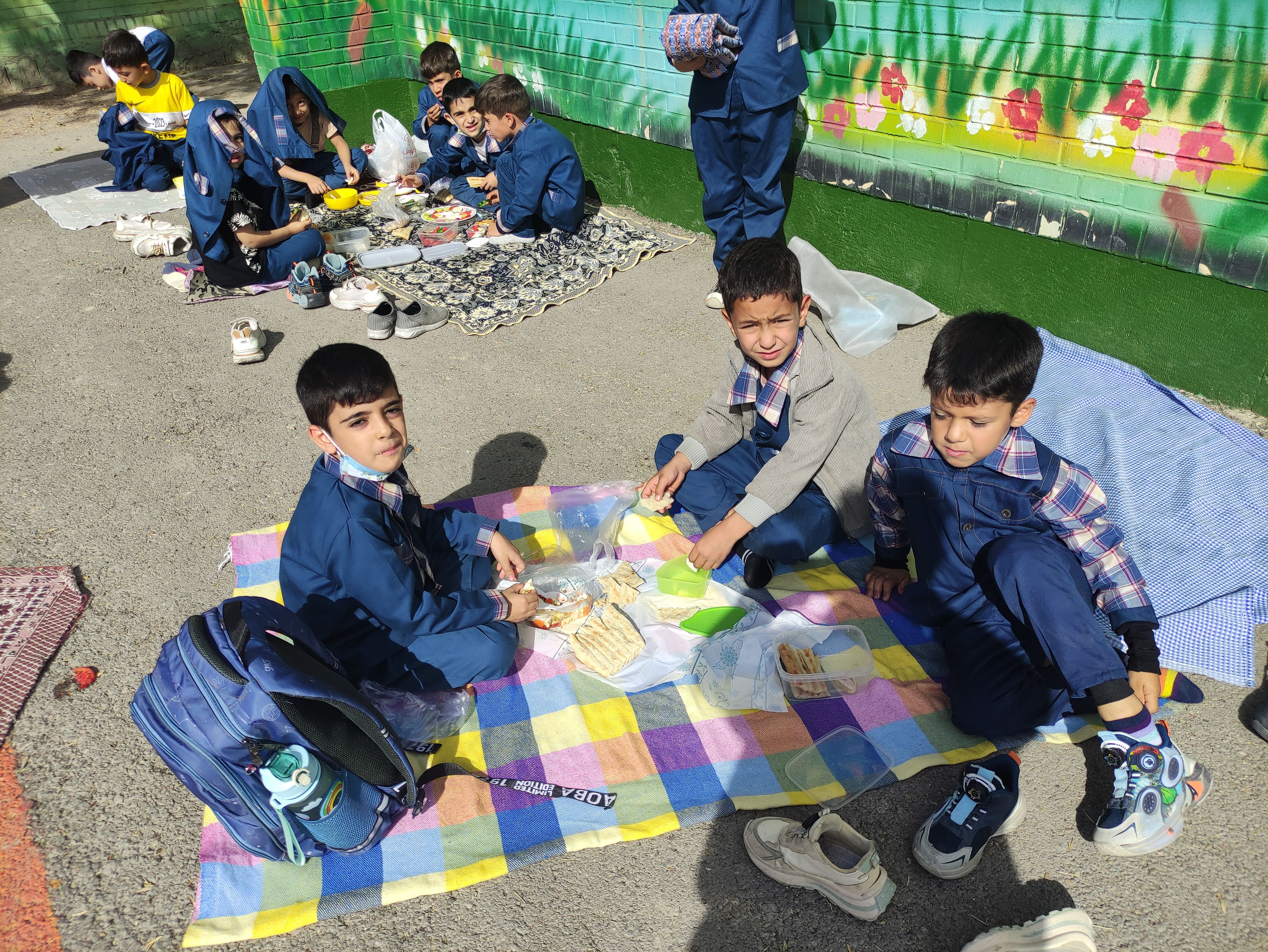 صبحانه سلامت در دبستان هیأت امنایی قرآنی مبین شهرستان شیروان