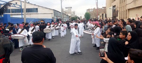 استقبال عزاداران حسینی از کاروان نمادین اسرای کربلا در قم