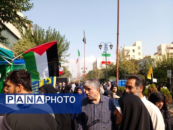 تشیع پیکر مطهر شهید عباس نیلفروشان با حضور پر شور مردم