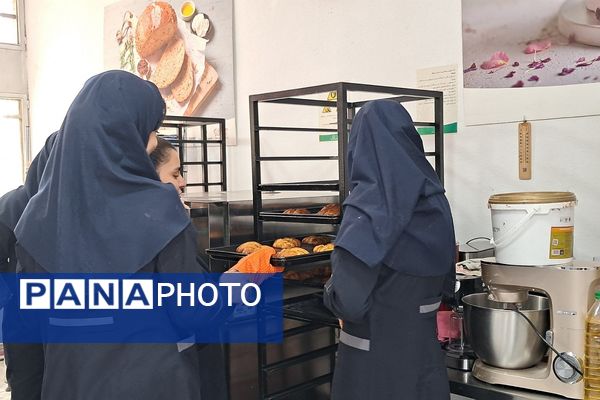 برگزاری جلسه و بازدید از هنرستان سالور ناحیه دو شهرری 