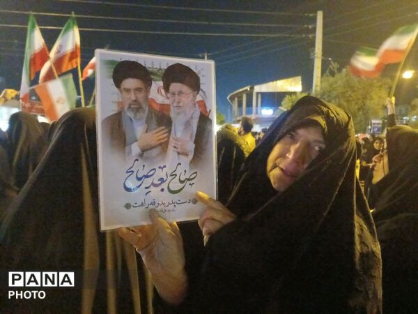 فرهنگیان و دانش آموزان گلستان همچنان پای میدان
