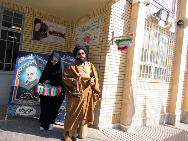 زدن زنگ انقلاب در مدرسه دخترانه فرزانگان شهرستان بجنورد 