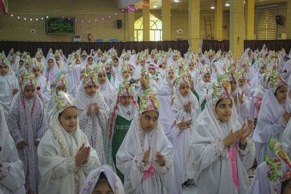 جشن تکلیف ۶۰۰دانش‌آموز دختر گتوندی