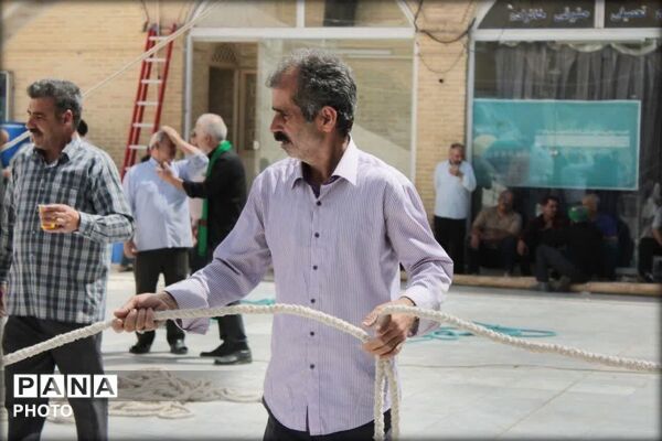 برپایی خیمه عزای سیدالشهدا(ع) در تکیه سنتی چهل اختران قم