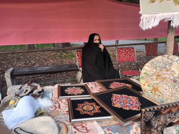 نمایشگاه دست سازه‌ها، نمایش حضور سوادآموزان