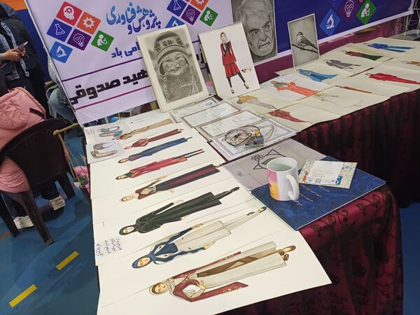 اختتامیه نمایشگاه دستاوردهای پژوهشی و فناوری دانش‌آموزان در دبیرستان شهید احمدی روشن فردیس