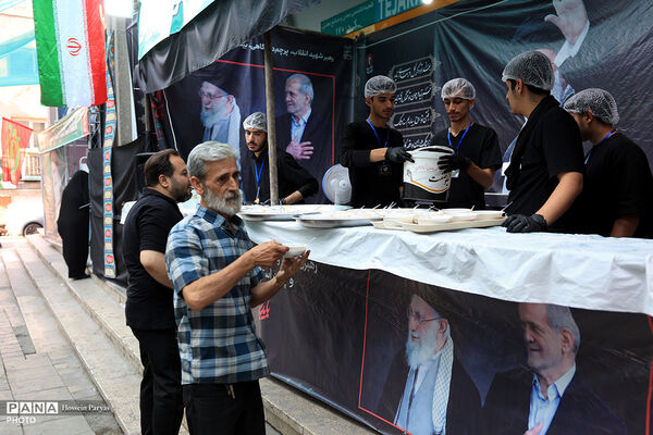 خدمات رسانی و پذیرایی موکب های وزارت آموزش و پرورش از تشییع کنندگان پیکر رهبر شهید انقلاب