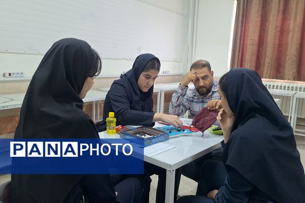 مسابقات بازی‌های فکری رویش دختران مرحله استانی در شیراز