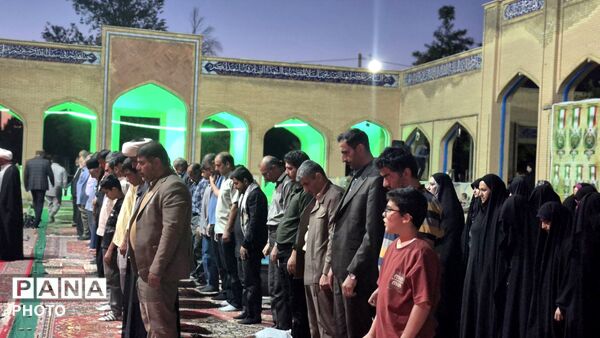 شب‌های نورانی گلزار شهدا در تجمعات مردمی در فارسان
