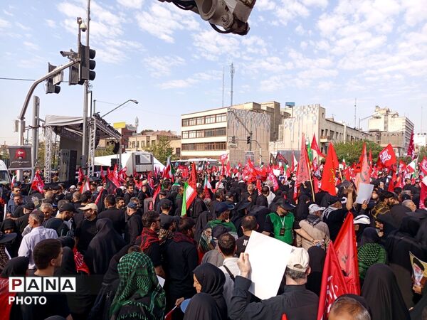  هم صدا با هم در تشییع رهبر شهید