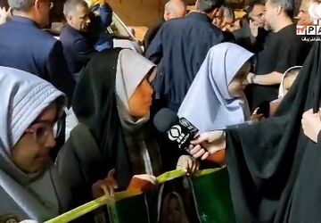 استقبال معلمان و دانش آموزان ناحیه 3 قم از پیکر شهیدان لاریجانی 
