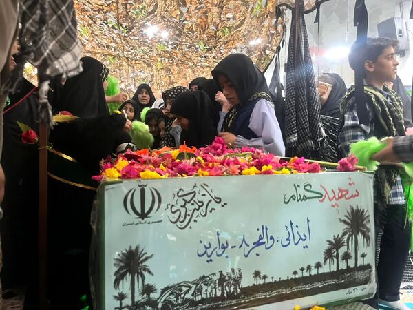 استقبال پرشور دانش‌آموزان جم از شهید گمنام در آستانه شهادت حضرت زهرا(س)