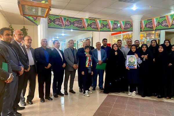 جلسه ستاد شاهد ورامین با محوریت ارتقای کیفیت آموزشی و تجلیل از فرزندان شهدا