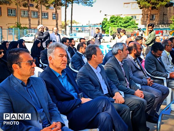 نواختن زنگ سپاس معلم در شهرستان کاشمر