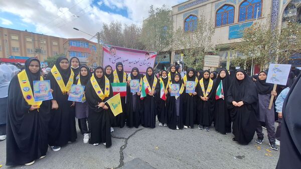راهپیمایی روز ۱۳ آبان در شهرستان صالح آباد