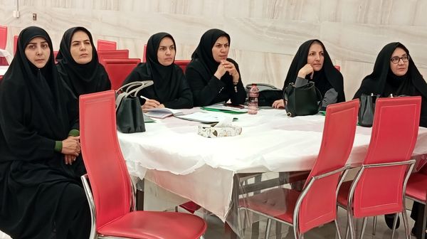 دوره توانمندسازی زیست‌محیطی برای مراقبان سلامت مدارس ابتدایی در چهارمحال و بختیاری