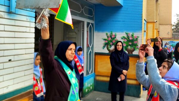 آیین نواختن زنگ چهل و هفتمین سالروز پیروزی انقلاب اسلامی در دبستان دخترانه فرهنگیان ۲