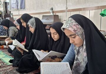 بیش از ۳۵۰ دانش‌آموز دختر و پسر معتکف شدند