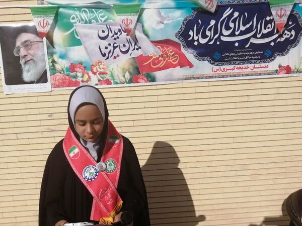 طنین زنگ انقلاب دردبستان خدیجه کبری ابرکوه  