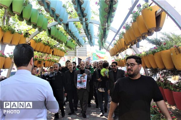 آیین تشییع پیکر دانش‌آموز شهید «سید محمد حسینی مقدم»