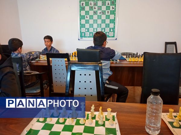 رقابت اندیشه‌ها در پیشوا؛ برگزاری مسابقات شطرنج دانش‌آموزی با حضور مسئولان