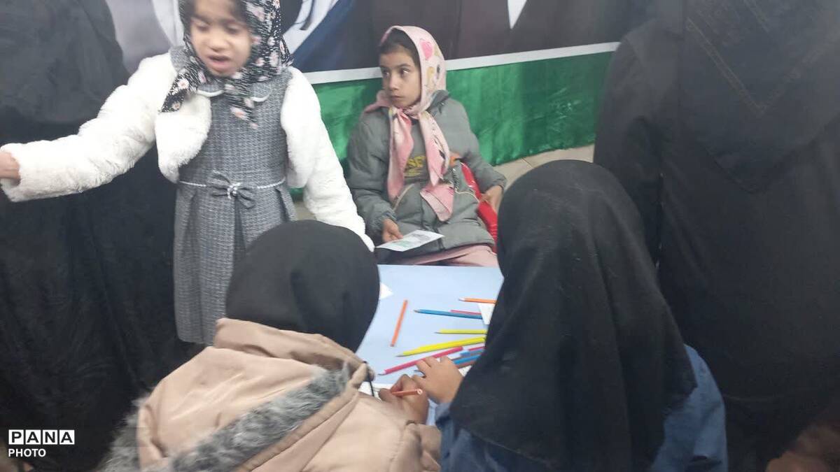 اجتماع خانوادگی دانش آموزان و فرهنگیان تفت جهت بیعت با رهبری جدید