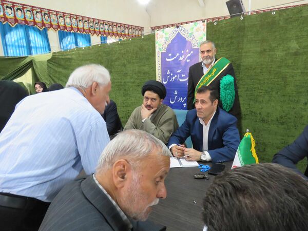 برگزاری میزخدمت آموزش و پرورش در محمدشهر کرج
