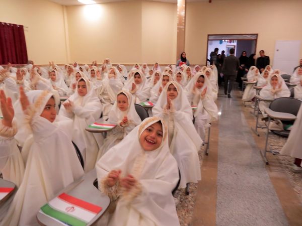 نواختن زنگ جشن نیکوکاری در دبستان امام خمینی(ره) بجنورد