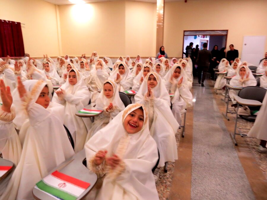 نواختن زنگ جشن نیکوکاری در دبستان امام خمینی(ره) بجنورد