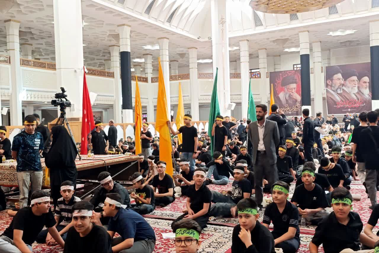 نوجوانان عاشورایی در حرم شاهچراغ(ع) - 1