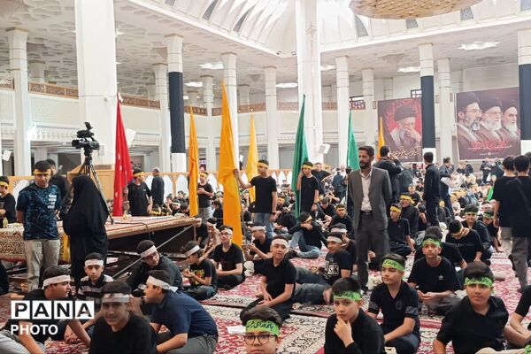 نوجوانان عاشورایی در حرم شاهچراغ(ع) - 1