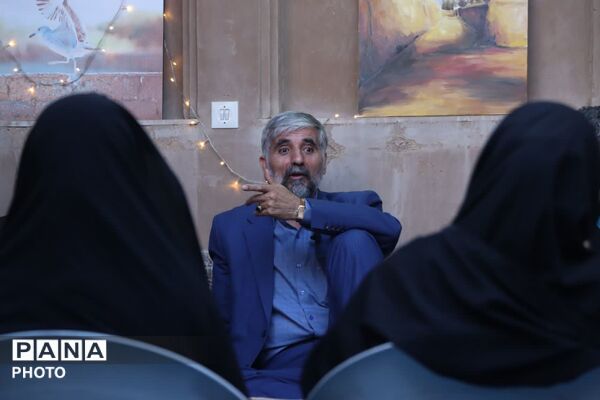 دیدار صمیمی معاون فعالیت‌های دانش‌آموزی سازمان دانش‌آموزی کشور با مسئولان یزد