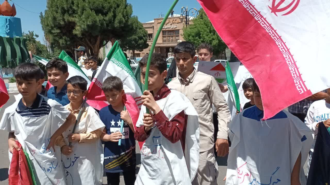 خروش دانش‌آموزان کفن پوش در آذربایجان شرقی