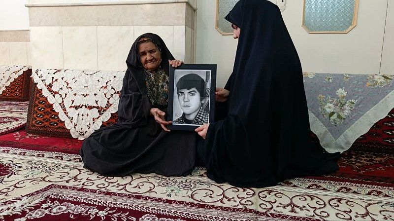 تقدیر از مادر شهید «علی اکبر خداداد» به مناسبت سالروز وفات حضرت ام‌البنین (س)
