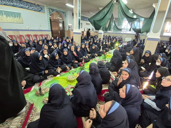 وقتی دبیرستان شهید همت بوی غربت حضرت مادر گرفت