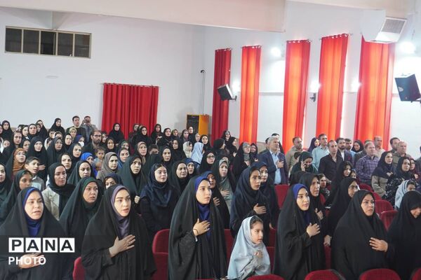 تجلیل از برگزیدگان آموزش ابتدایی در بهارستان یک