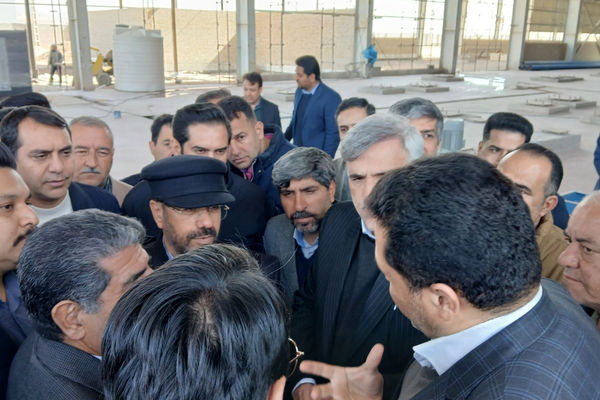 کلنگ زنی و آیین آغاز عملیات اجرایی ساخت مدرسه مسکن ملی آباده با حضور استاندار