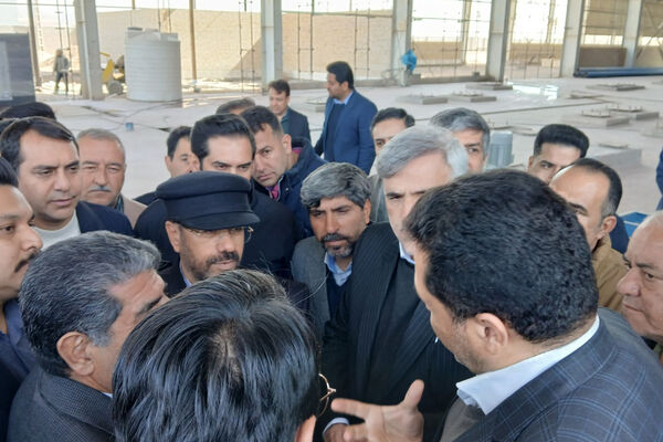کلنگ زنی و آیین آغاز عملیات اجرایی ساخت مدرسه مسکن ملی آباده با حضور استاندار