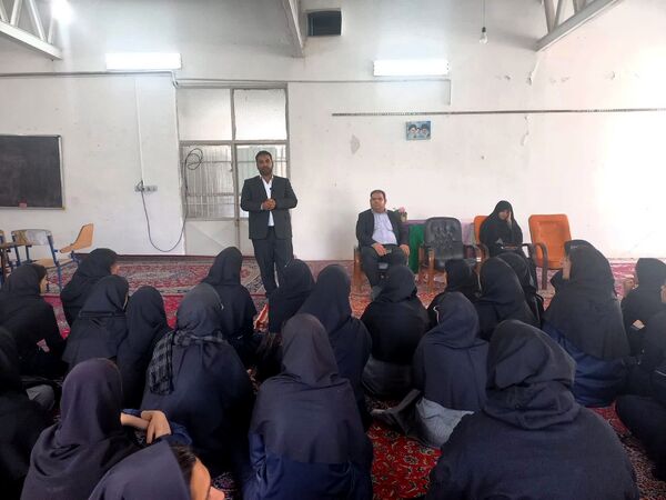 بازدید مدیر آموزش و پرورش کاشمر از هنرستان رازی