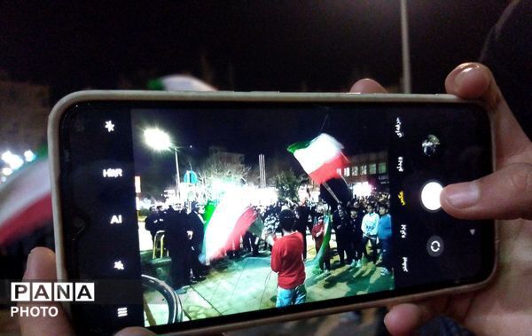  مردم میدان را پرقدرت حفظ کردند