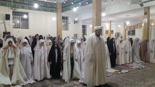 لحظات نورانی اعتکاف و نماز جماعت در مسجد امام حسن عسگری(ع)
