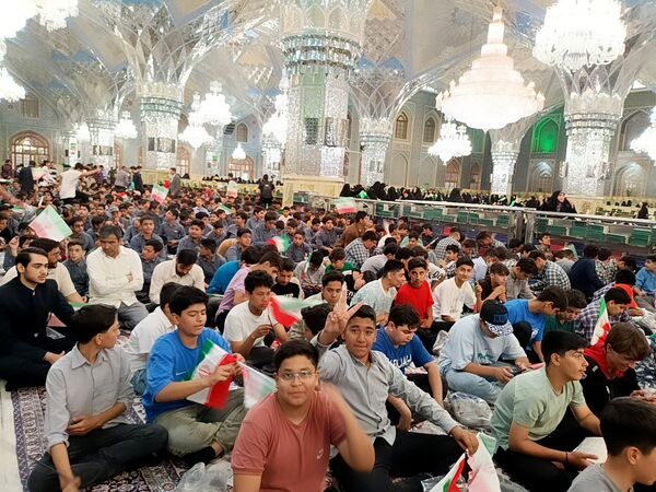 اجتماع 5 هزار نفری نوجوانان دانش آموز در حرم مطهر رضوی 