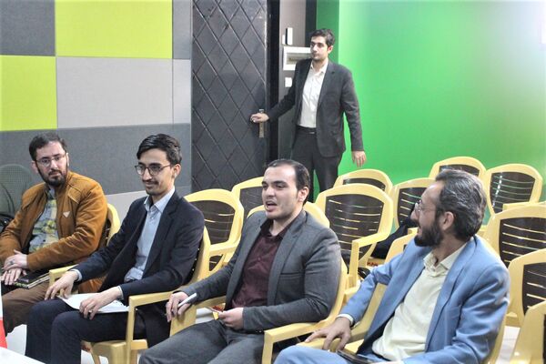 نشست صمیمی «محمد عکاف» با مدیران روابط عمومی نواحی آموزش و پرورش قم