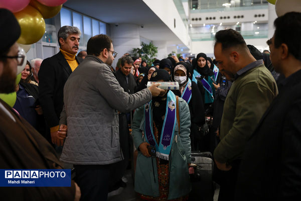 بدرقه آخرین کاروان دانش‌آموزان عمره‌گزار از ایستگاه پروازی تهران